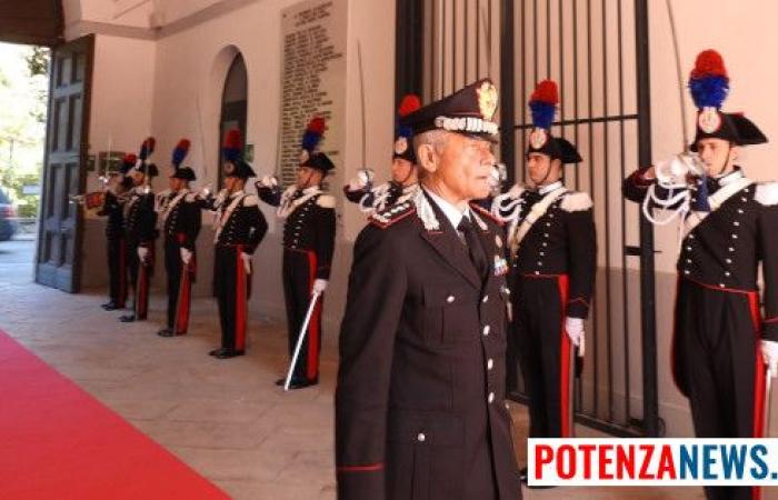 Visita del General de Cuerpo de Ejército De Vita al Comando de la Legión Carabinieri “Basilicata”. Las fotos