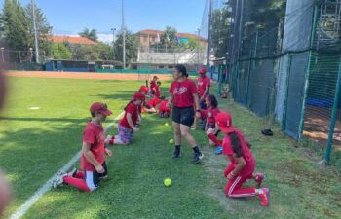 Días de juego, estudio y diversión en el primer campamento de béisbol y softbol