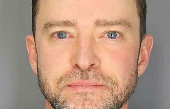 Justin Timberlake arrestado por conducir en estado de ebriedad. Y su foto policial está circulando en las redes sociales.