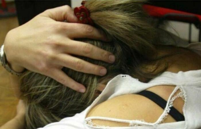 Benevento, un cardiólogo y un magistrado violaron a pacientes durante las visitas. «El abuso filmado con celulares»