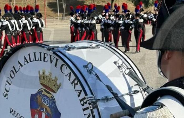 Ceremonia solemne de juramento de los carabinieri cadetes en Reggio