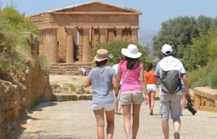 Temple Tour Bus en Agrigento, acuerdo con hoteleros para servicios a turistas