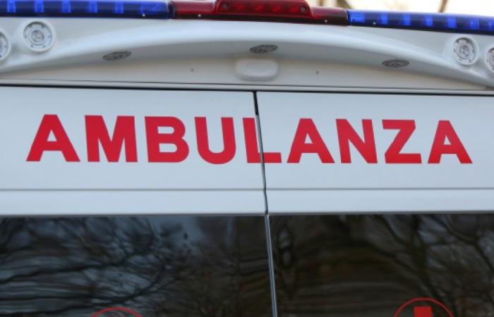 Trágico accidente entre una moto y un camión en la A1 en Sasso Marconi, cerca de Bolonia: un centauro de 61 años muere aplastado