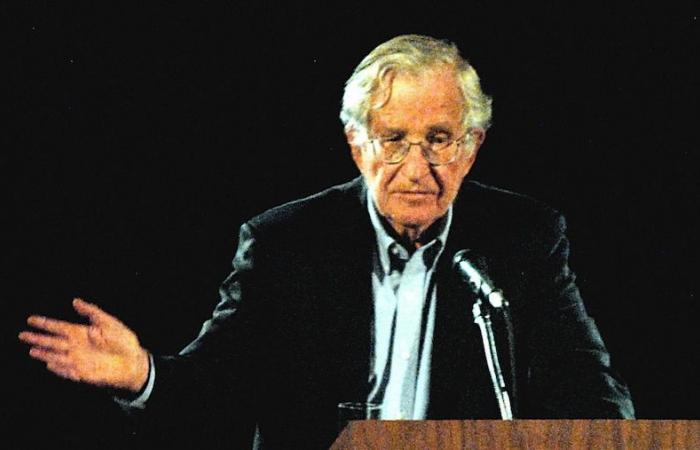 Noam Chomsky dado de alta del hospital de Sao Paulo, Brasil