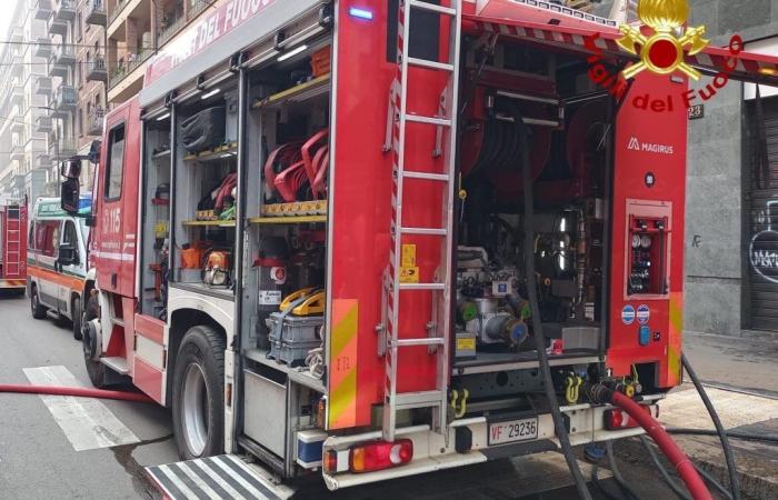 Se incendia un contenedor en una fábrica de pinturas en la zona de Milán, un trabajador de 28 años queda atrapado en las llamas