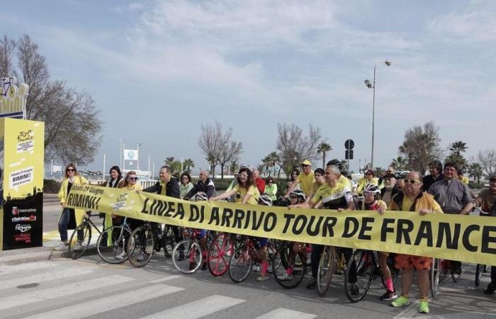 Carreteras cerradas durante tres horas para el Tour Rímini ‘blindada’ por 400 uniformados.