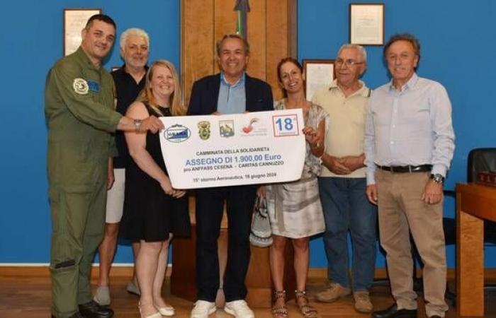 Gracias a la Caminata Solidaria se entregaron 1.900 euros a Anffas Cesena y Cáritas Cannuzzo Cervia