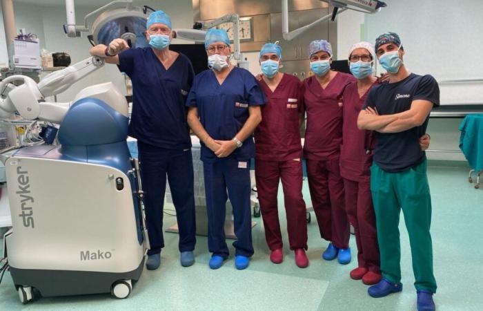 «Las primeras 50 operaciones de prótesis de rodilla con sistema robótico en Putignano»