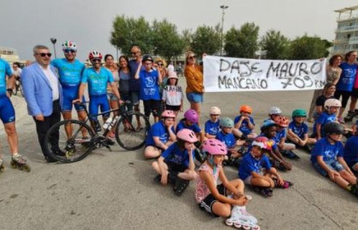 Mauro Guenci en patines de Trieste a Santa Maria di Leuca para en Senigallia: 500 km ya recorridos