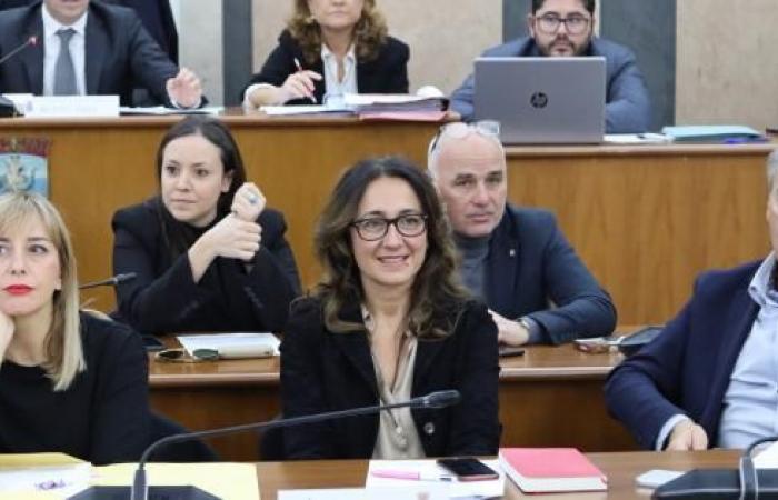 Taranto, perdió una licitación de 5 millones. El Partido Demócrata: «Petrosillo dimite»