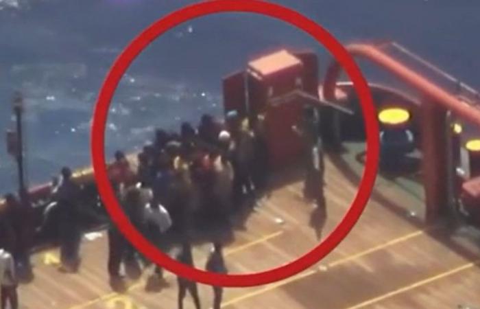 El vídeo de la violencia de la guardia costera libia golpeando a los inmigrantes: “Italia es cómplice”
