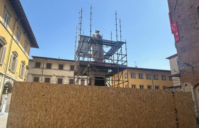 Prato, ha comenzado la restauración de la estatua de Francesco Datini Il Tirreno