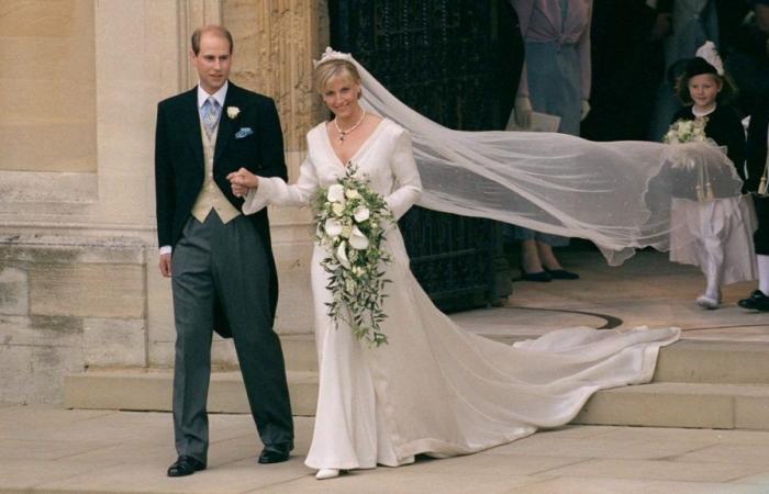 Una tiara antigua y un vestido con miles de cuentas: la “sencilla” realeza de Sofía de Edimburgo que hoy hace 25 años se casó con el príncipe Eduardo