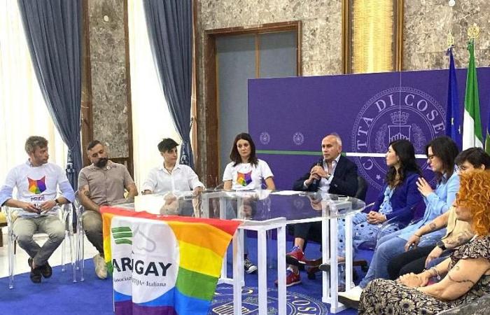 Cosenza Pride 2024: todo listo para el sábado 22 de junio, programa y objetivos presentados en el Palazzo dei Bruzi
