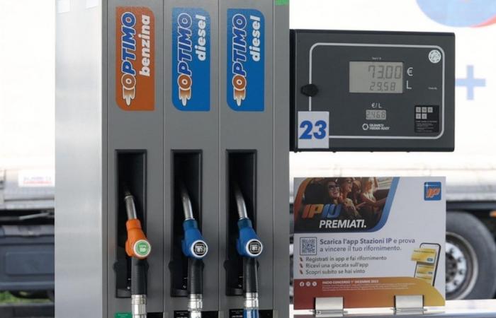 La gasolina sigue aumentando y supera los 2 euros el litro