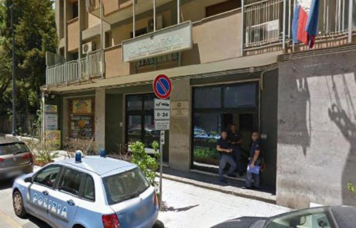 Palermo, la comisaría de Libertà incluso carece de papel para denuncias