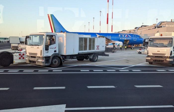 Reembolso de 500 euros a dos residentes de Parma por un vuelo retrasado de Ita Airways Milán-Brindisi –