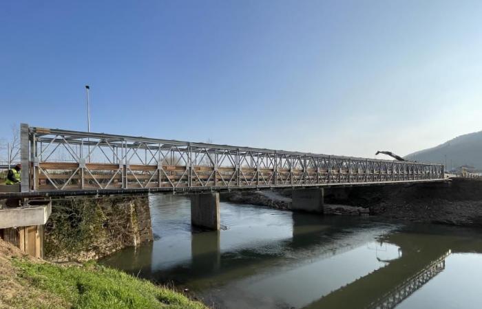 Puente temporal Acrow instalado en la provincia de Vicenza para garantizar la movilidad de ciclistas y peatones