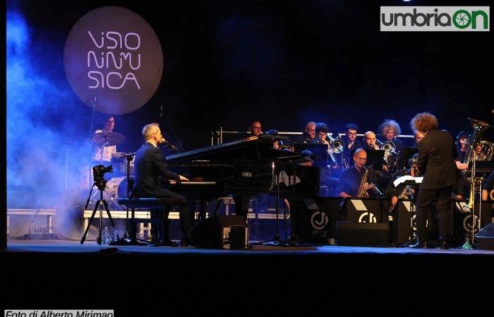 Terni: éxito de la orquesta de jazz Anthony Strong & Colors en el anfiteatro romano – fotos de Mirimao
