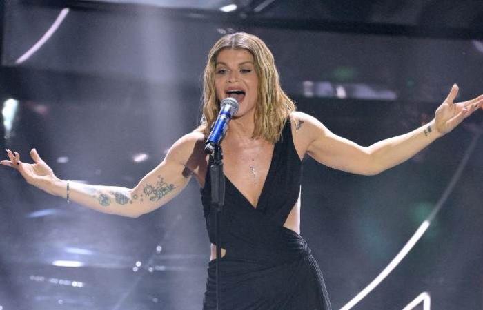 Alessandra Amoroso sin frenos: la cantante ya no se esconde, los fans deliran por ella