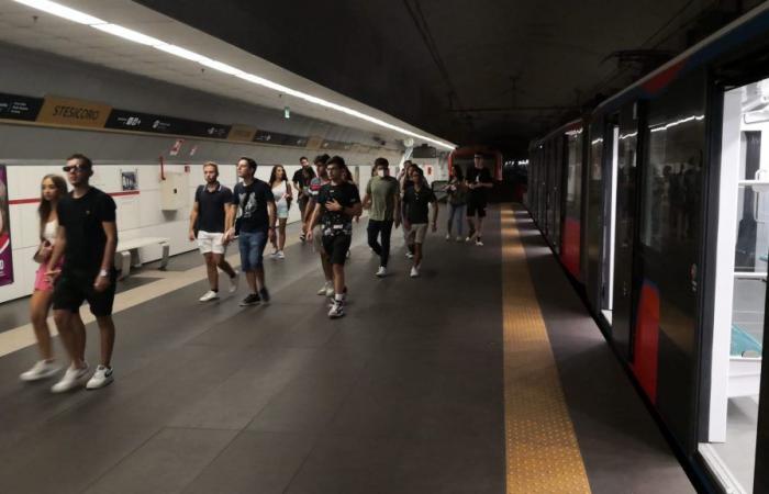 Metro abierto hasta la 1 de la madrugada los viernes y sábados por la noche.