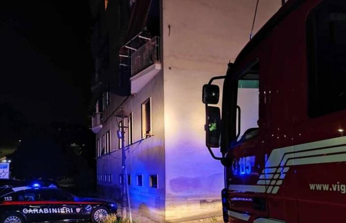 Velletri, miedo en la noche en via Fontana della Rosa: Carabinieri, 118 y bomberos “salvan” a una mujer