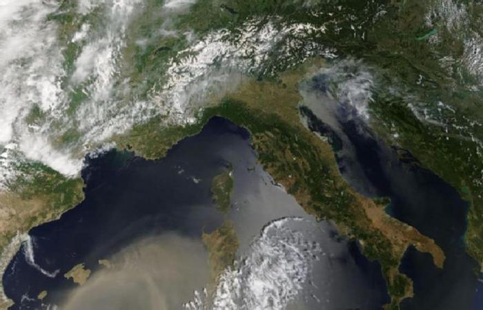 Cielos nublados y amarillentos: el polvo del Sahara ha llegado a Lombardía. Los expertos advierten: “Posibles riesgos para la salud”