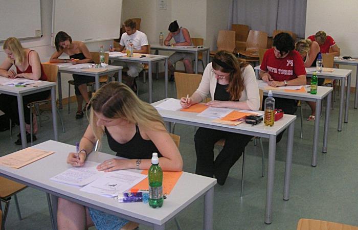 Los institutos privados se han convertido en “fábricas de exámenes”. Pero cierta escuela ya estaba enferma en Turín en los años 70.