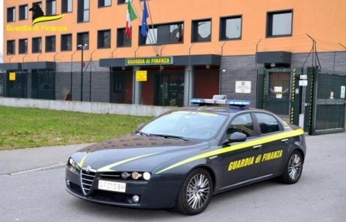 Cremona Sera – GDF Padova: asociación criminal transnacional desarticulada dedicada al fraude, el blanqueo de capitales y el autoblanqueo. 11 medidas cautelares e embargos de 3,5 millones de euros. Búsquedas en Cremona