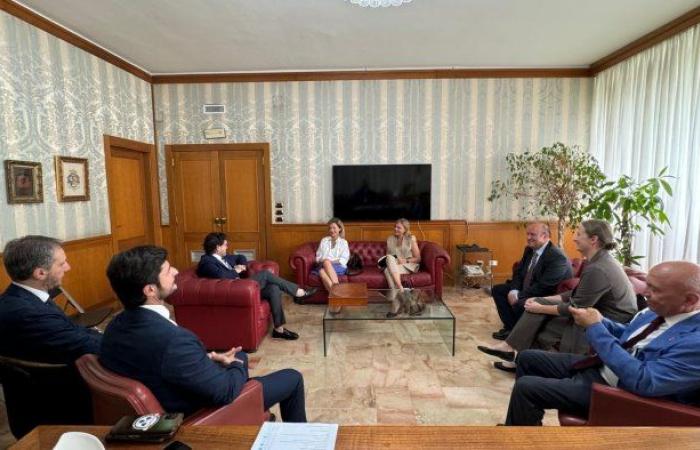 El embajador de Lituania en Italia en Caserta: “Estrechemos los lazos”