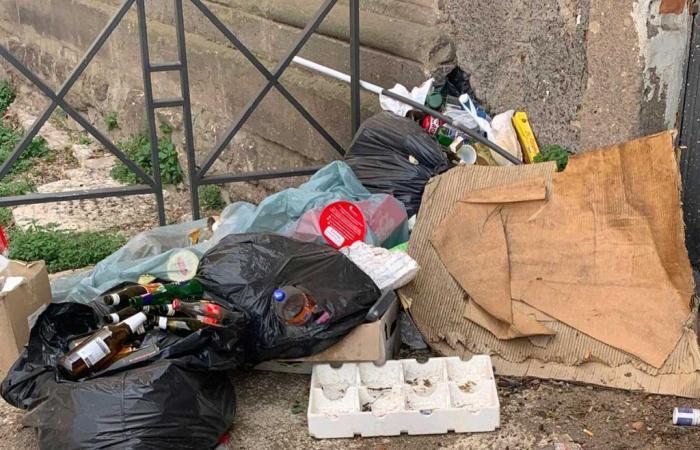 “La basura en Piazza Sallupara lleva más de dos semanas allí”