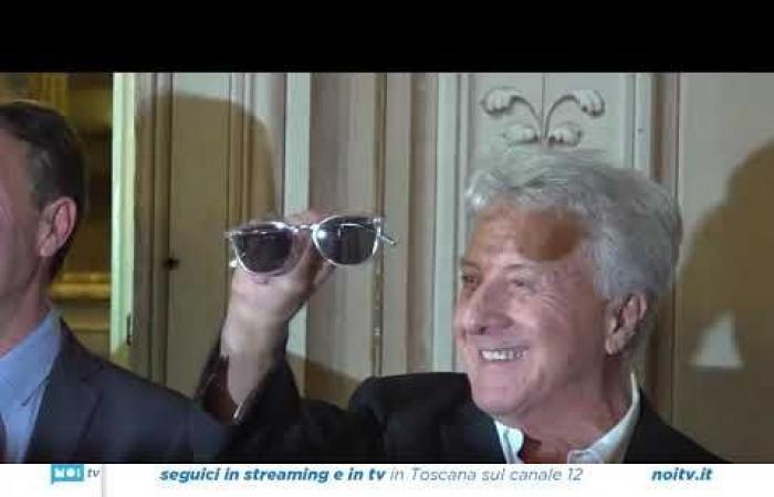 Dustin Hoffman regresa a Lucca: un homenaje a Fellini en Piazza Antelminelli