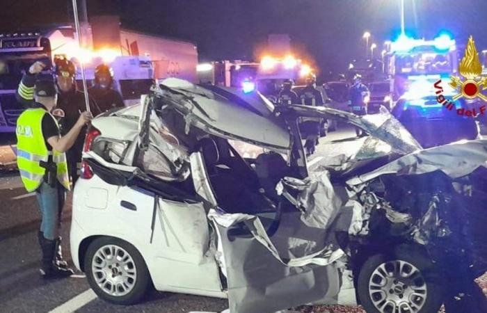 Accidente en la A4 entre un camión y un coche: muere una chica de Mestre