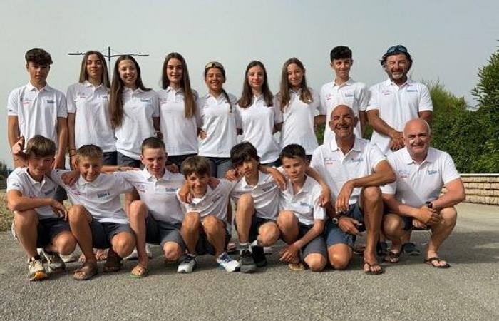 Team Azzurro en el Club Náutico Marina di Carrara para el Campeonato de Europa