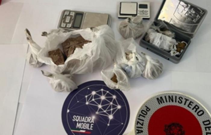 Un hombre de 34 años detenido en Crotona escondía 400 gramos de heroína en su casa