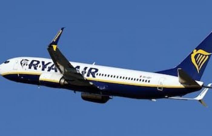 Vuelo Ibiza Milán, pasajero da falsa alarma de bomba y el avión da marcha atrás: detenido