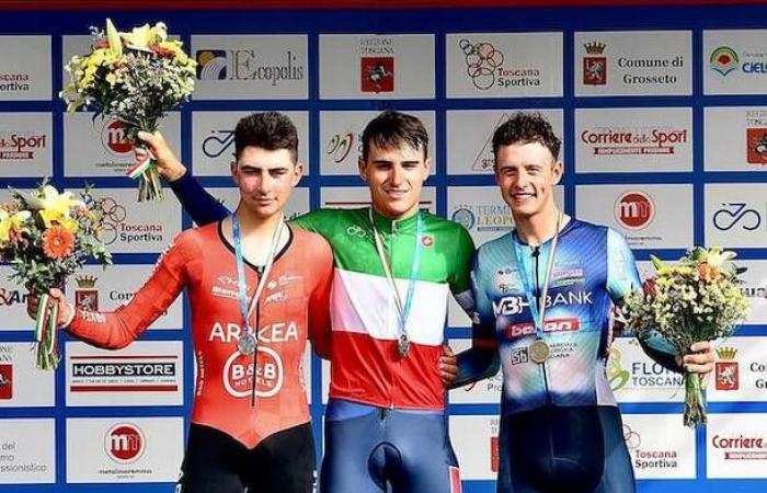 Christian Bagatin en el podio italiano de contrarreloj entre los menores de 23 años