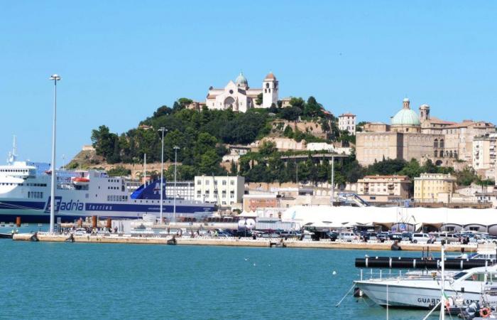 «Problemas de disponibilidad en el muelle». El barco Azamara expulsado de Ancona cambia de rumbo – Noticias Ancona-Osimo – CentroPagina