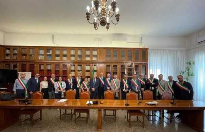 Catanzaro: el Prefecto se reúne con los alcaldes recién elegidos, una unión para afrontar los desafíos territoriales