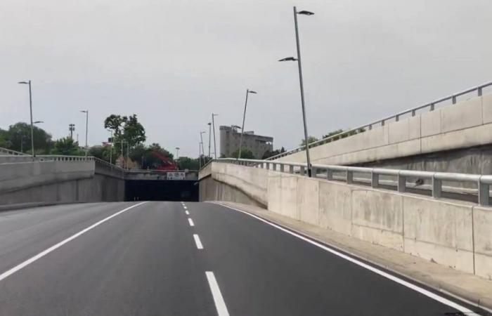 Dentro del nuevo paso subterráneo en via Città di Nimes en Verona