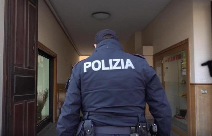 Feminicidio en Arezzo, octogenario dispara a su mujer y llama a la policía