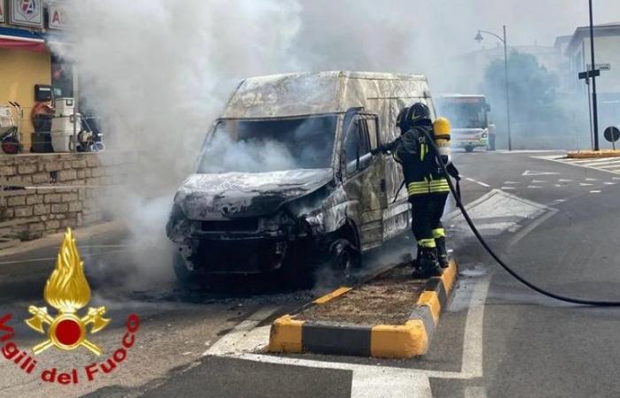 Olbia: furgoneta en llamas, el conductor detiene el vehículo y se salva | Noticias