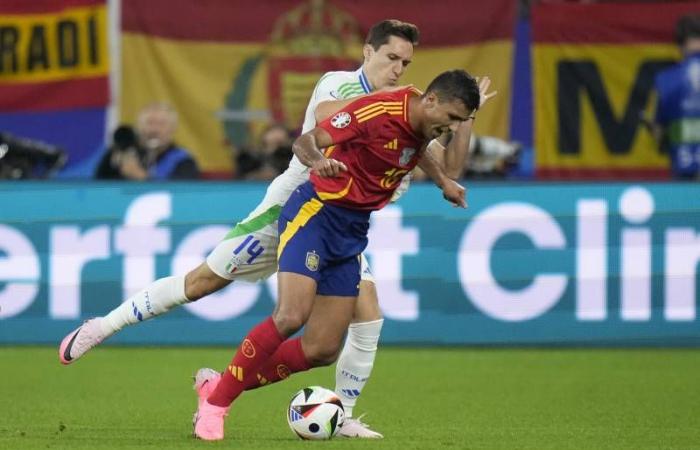 España domina a Italia: el gol en propia puerta de Calafiori condena a los azzurri