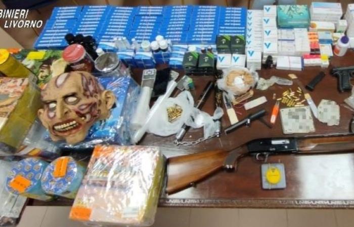 “centro doméstico” de armas, drogas y explosivos, hombre de 62 años esposado