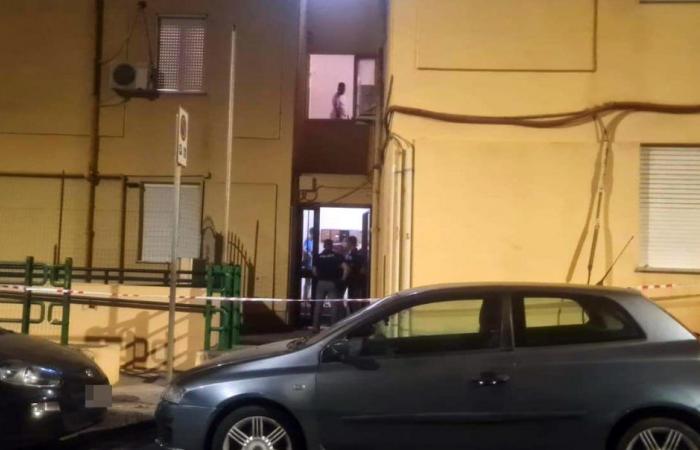 Cagliari, discusión en casa tras el partido, mujer de 59 años asesinada a puñaladas por su marido: “Se rió en mi cara, no lo volví a ver nunca más”