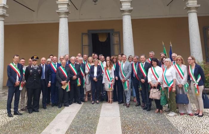 El Prefecto de Pavía se reúne con los nuevos alcaldes elegidos en el Palacio Malaspina