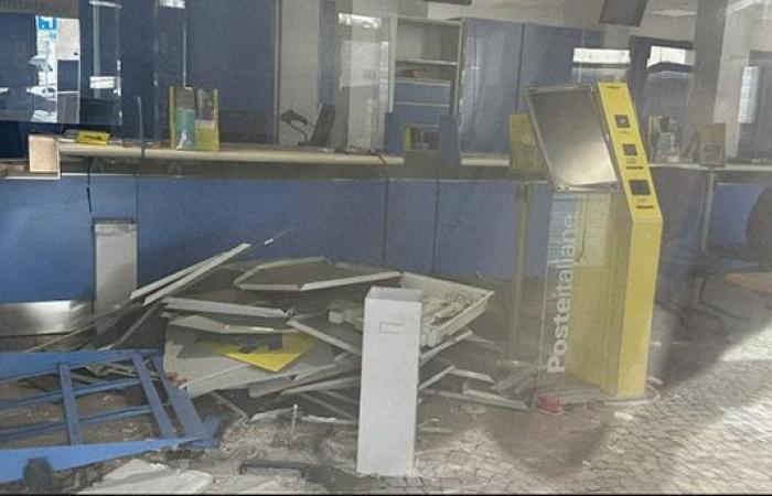 Potenza, oficina de correos de la provincia devastada por un intento de robo: estas son las últimas novedades