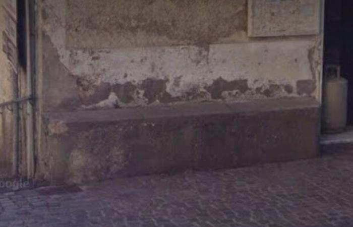 Serrastretta. Las escaleras derribadas no son “u Siaggiu”, es un error histórico