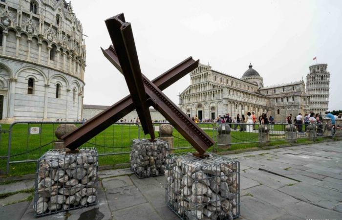 Éxodo: el viaje de la humanidad del escultor Alexey Morosov expuesto en Pisa