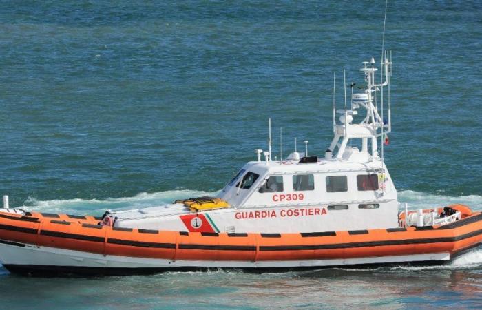 Naufragio en el mar Jónico, se recuperaron los cuerpos de otros 14 inmigrantes: 34 víctimas confirmadas hasta el momento. Familiares en Locri para identificar los cuerpos
